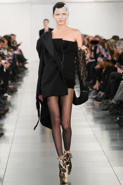 Look 16